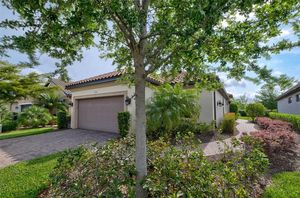Property Photo:  8716 Bellussi Drive  FL 34238 