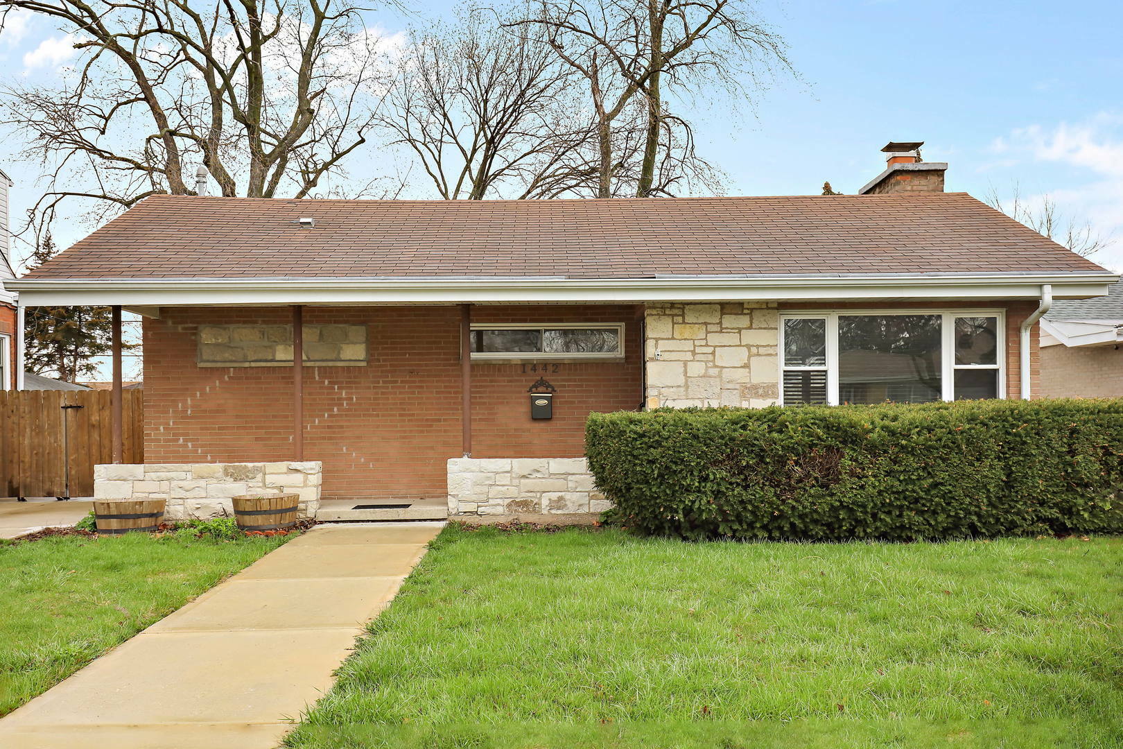 Property Photo:  1442 Suffolk Avenue  IL 60154 