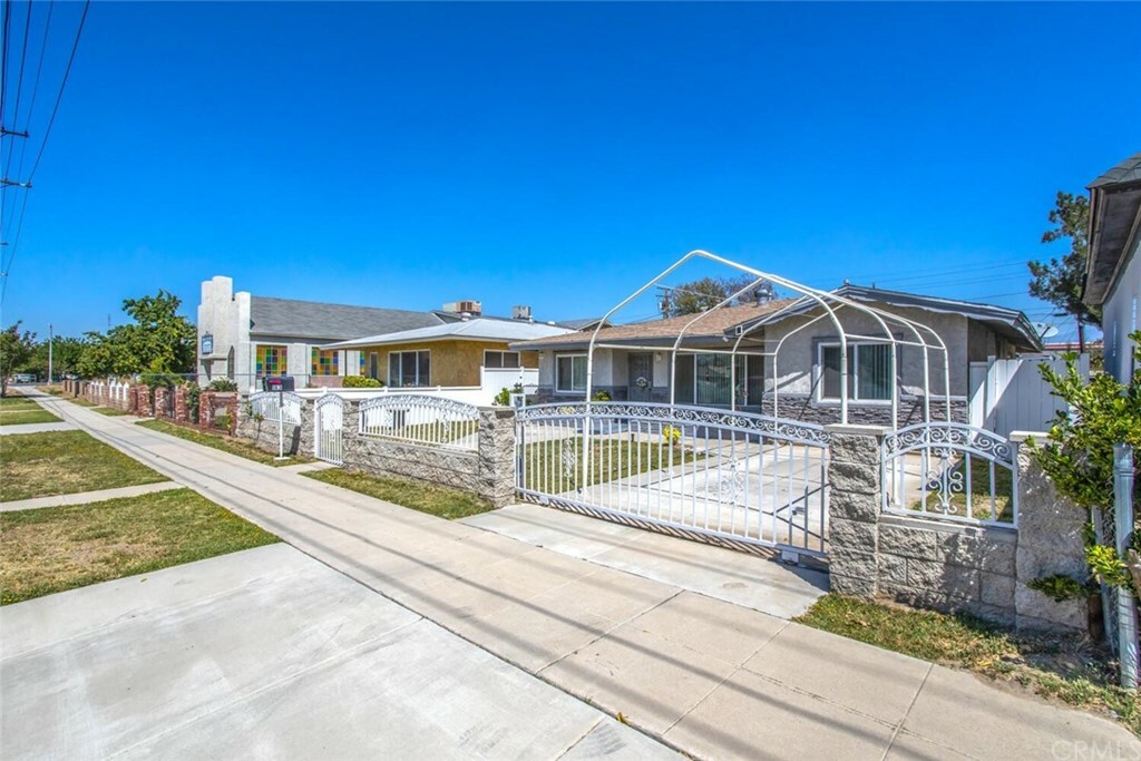 Property Photo:  183 E L Street  CA 92324 