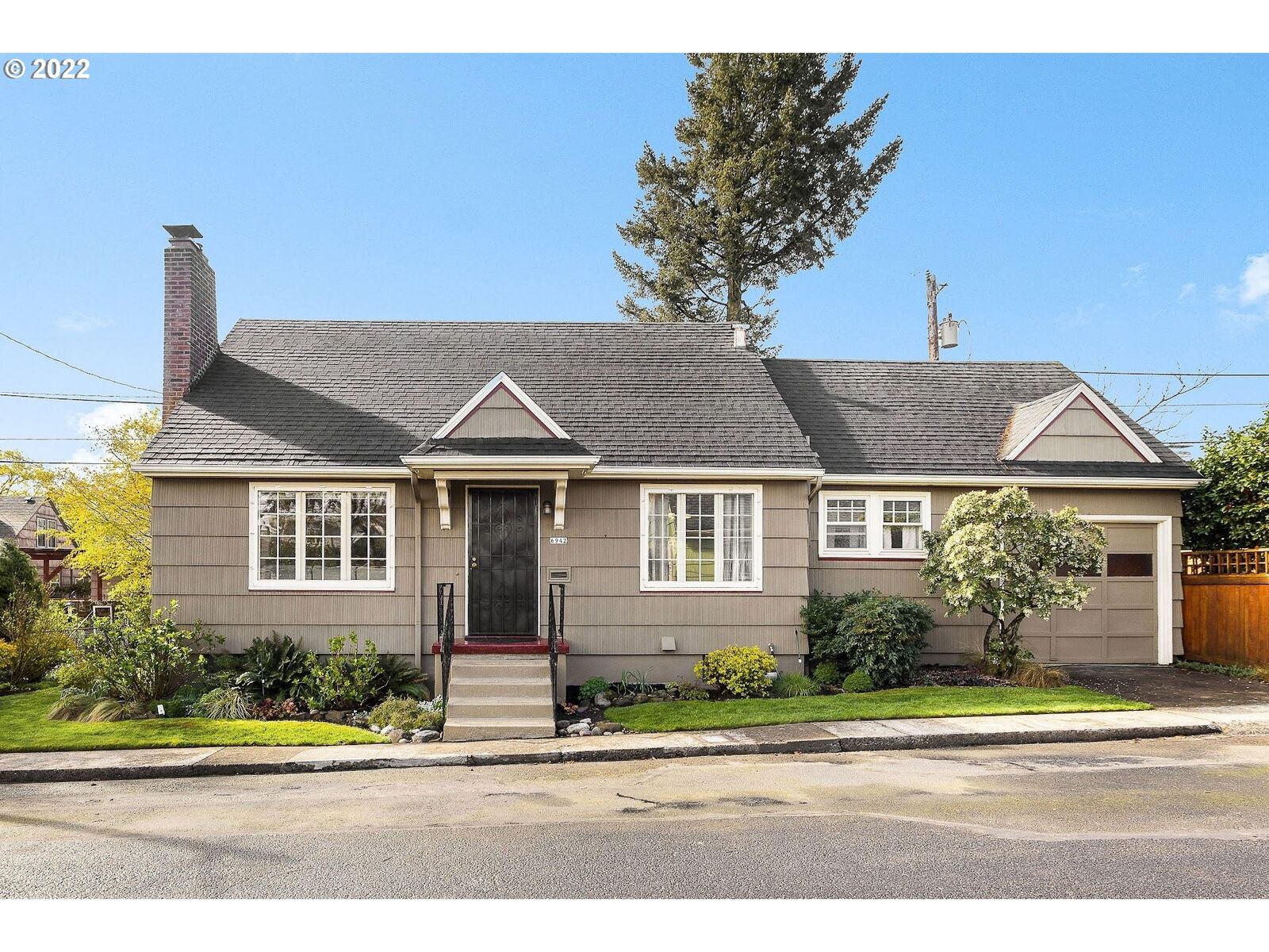 Property Photo:  6942 NE Graham Pl  OR 97213 