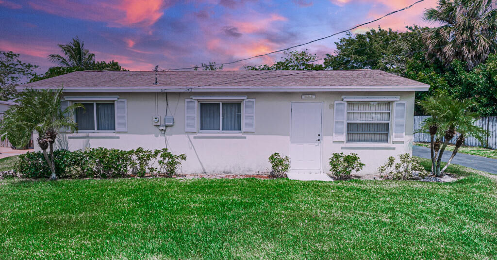 Property Photo:  228 Greenbrier Drive  FL 33461 