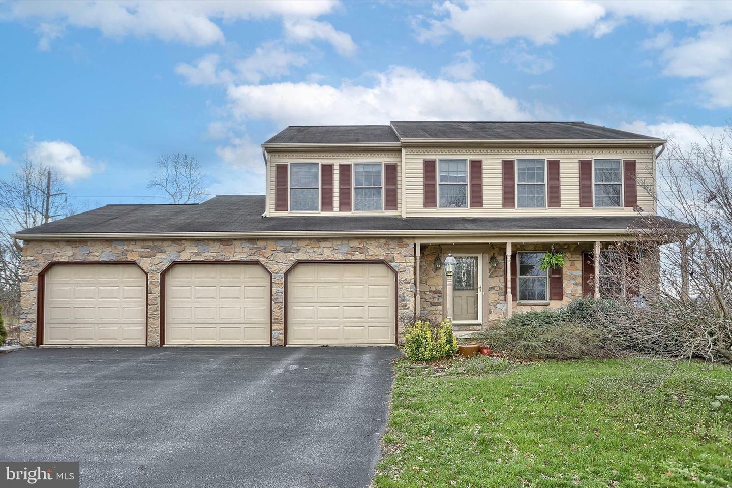 Property Photo:  103 Doreen Drive  PA 17036 