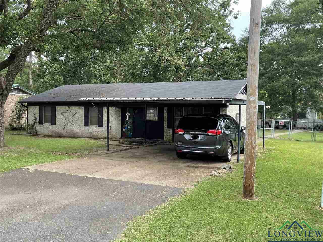 Property Photo:  1130 Pine St  TX 75692 