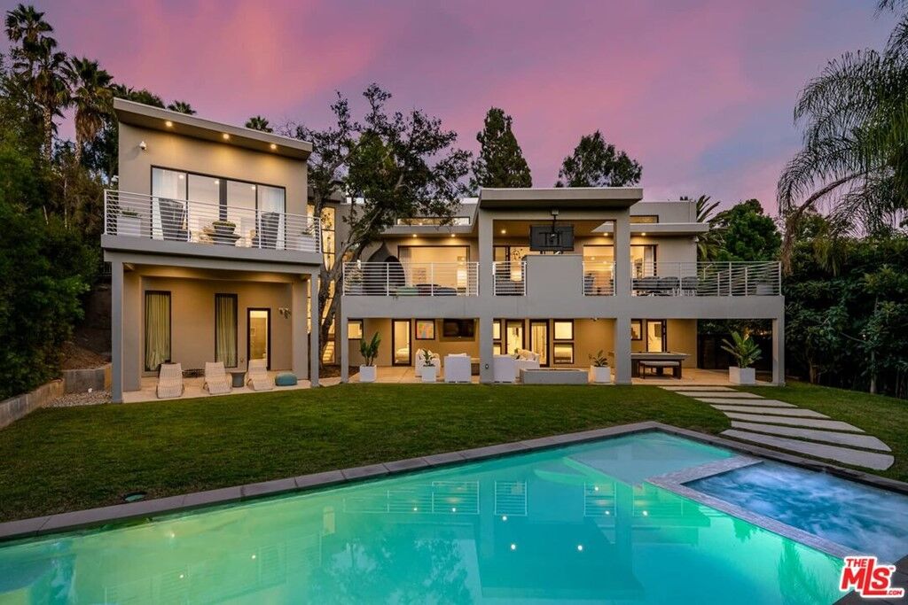 Property Photo: 1085 Carolyn Way CA 90210