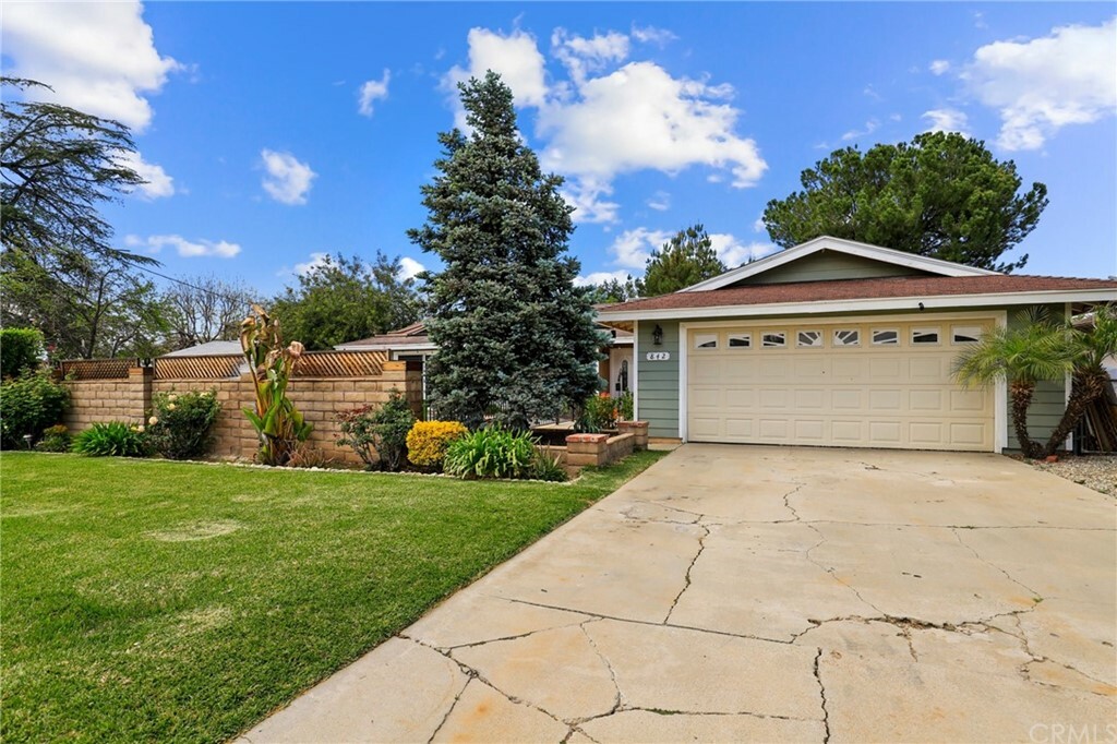 Property Photo: 842 W Avenue L CA 92320