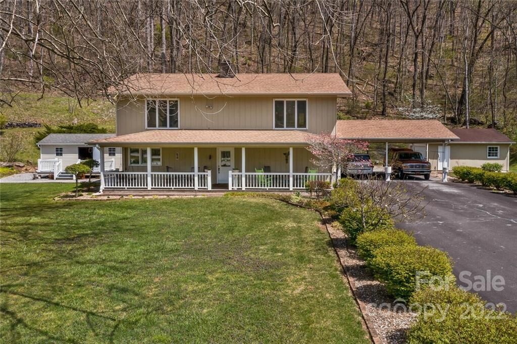 Property Photo: 702 Jonathan Creek Road NC 28785