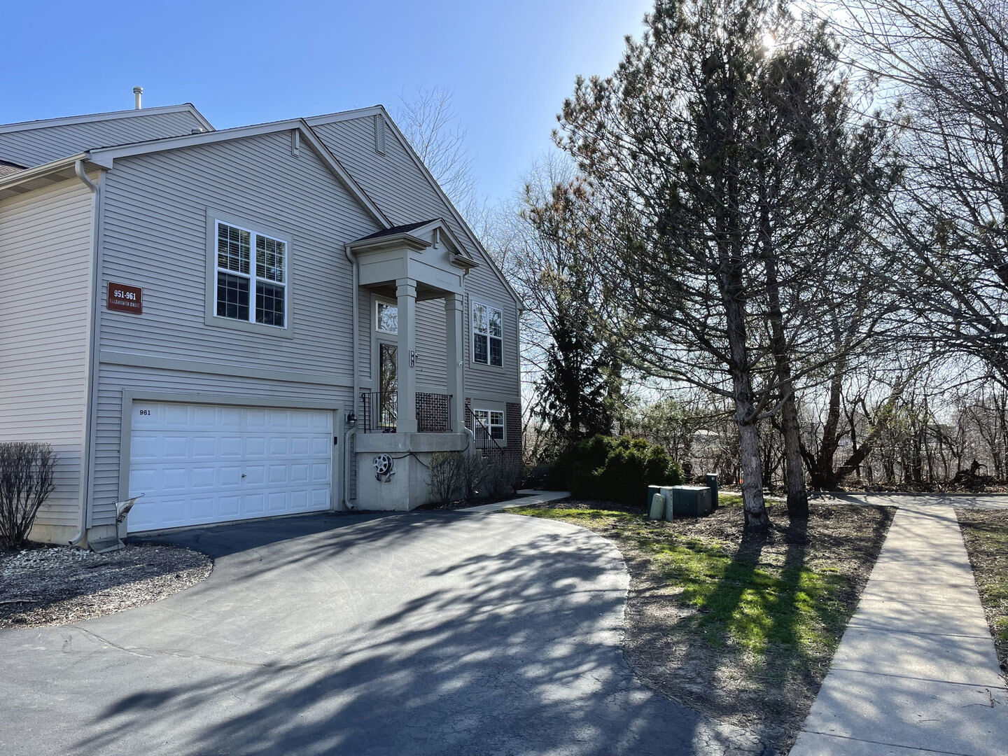 Property Photo:  961 Ellsworth Drive 2  IL 60030 
