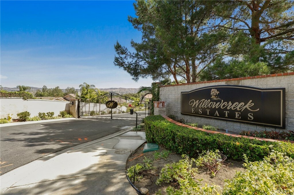 Property Photo:  270 S Willowcreek Lane  CA 92808 