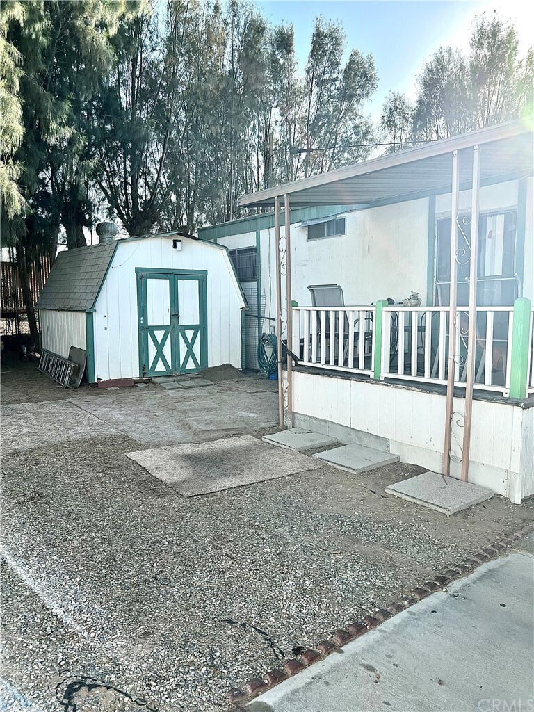 Property Photo:  11423 Chamberlain Way 32  CA 92301 