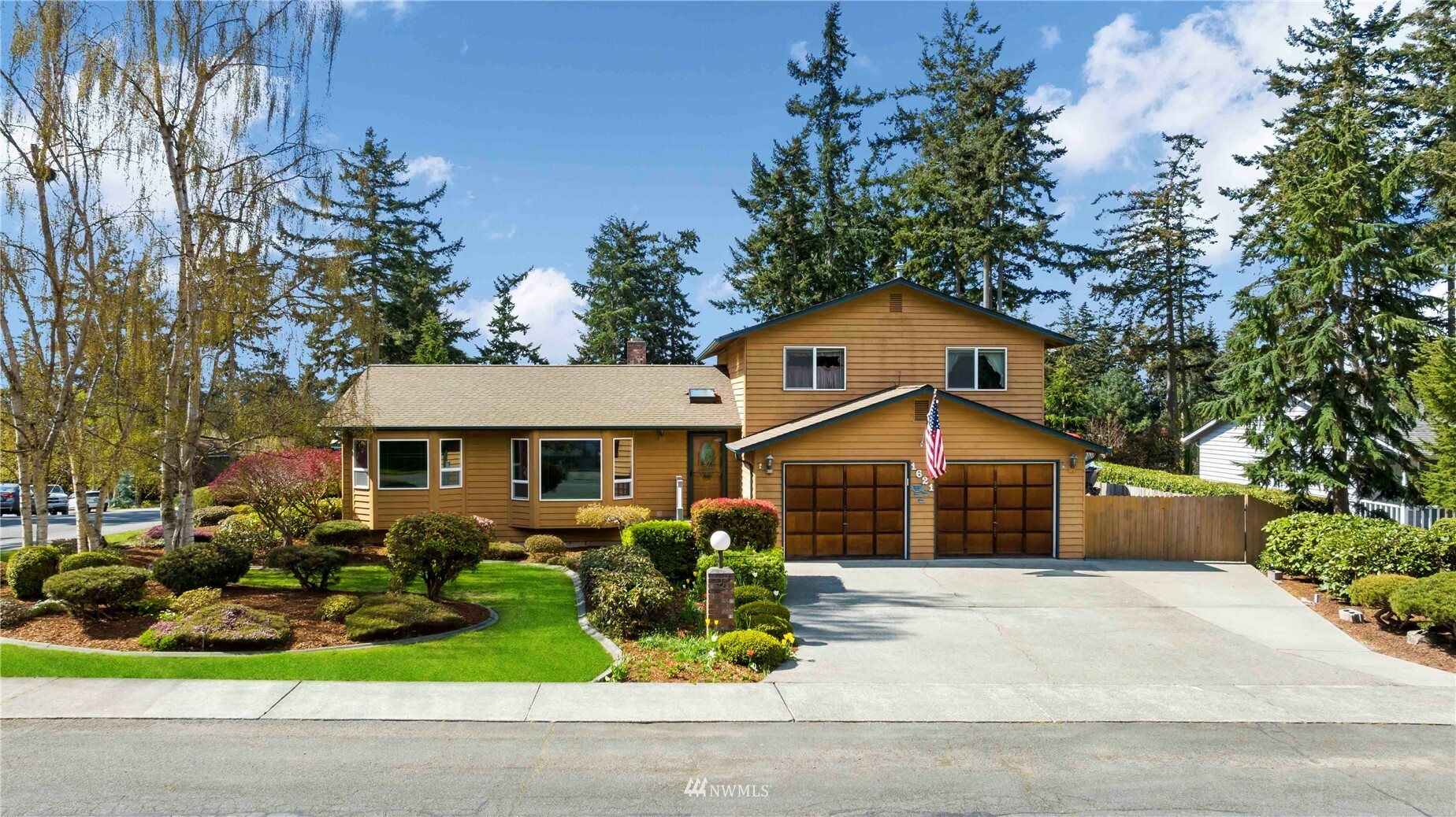 Property Photo:  1621 SW Robertson Drive  WA 98277 