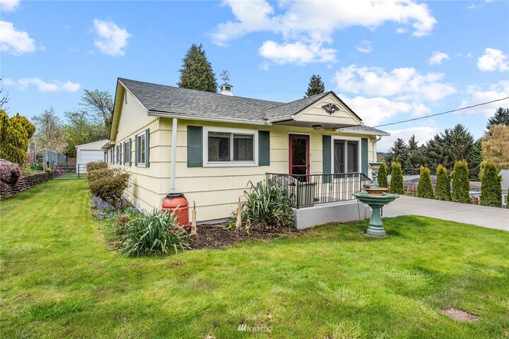 Property Photo: 106 Riverview Drive WA 98632