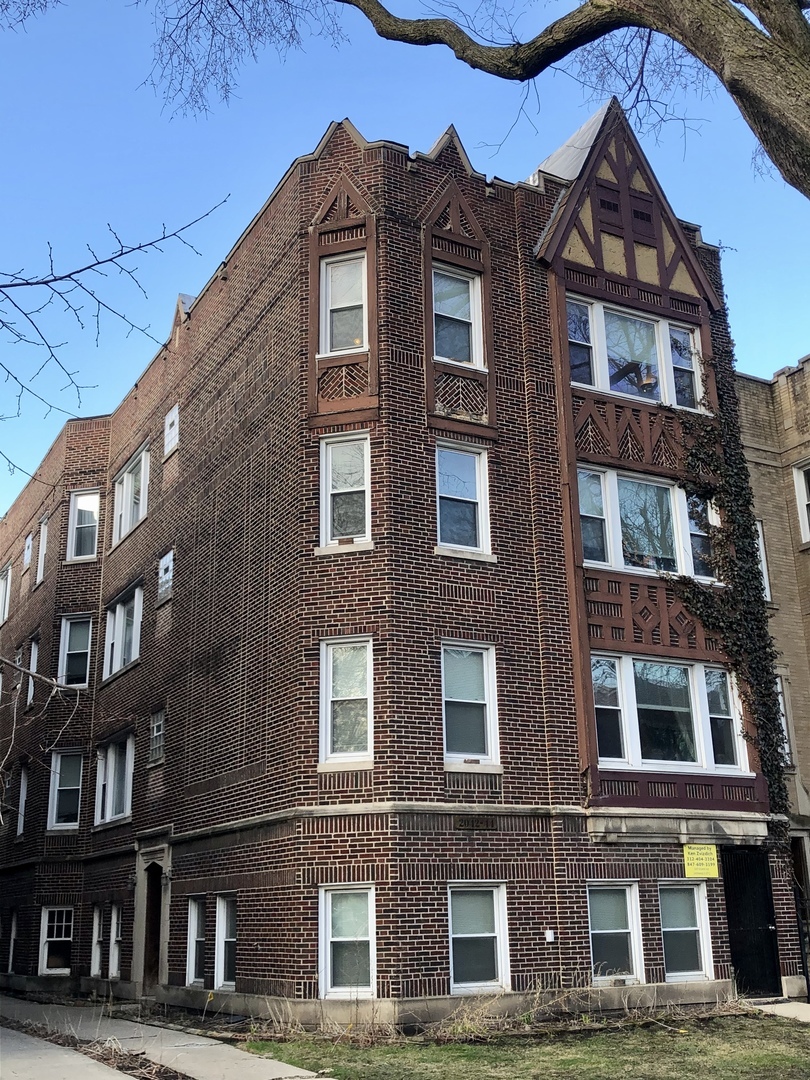 Property Photo:  2042 W Farragut Avenue 1S  IL 60625 