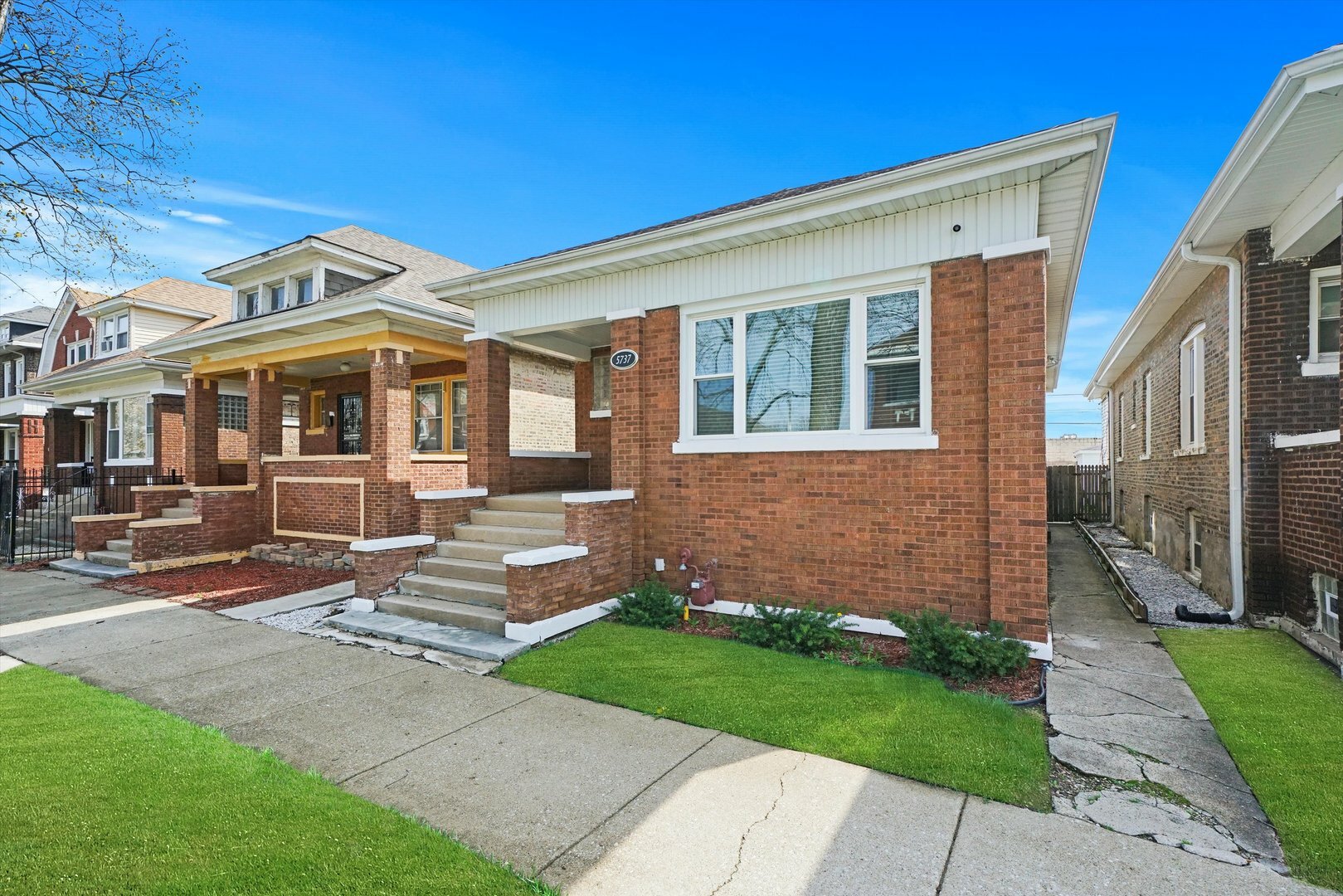 Property Photo:  5737 S Artesian Avenue  IL 60629 