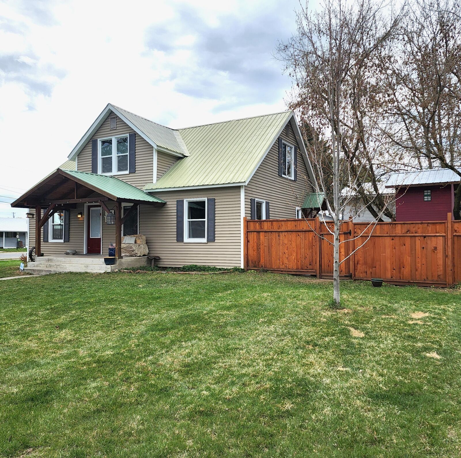 Property Photo: 270 E 8th Ave WA 99141