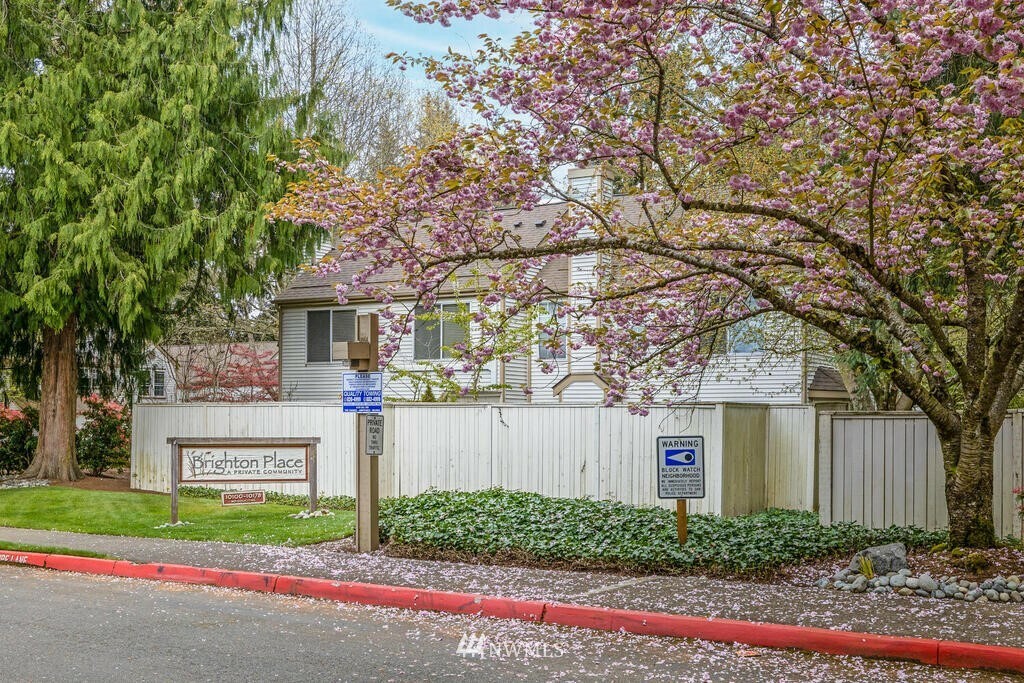 Property Photo:  10168 NE 135th Lane 41  WA 98034 