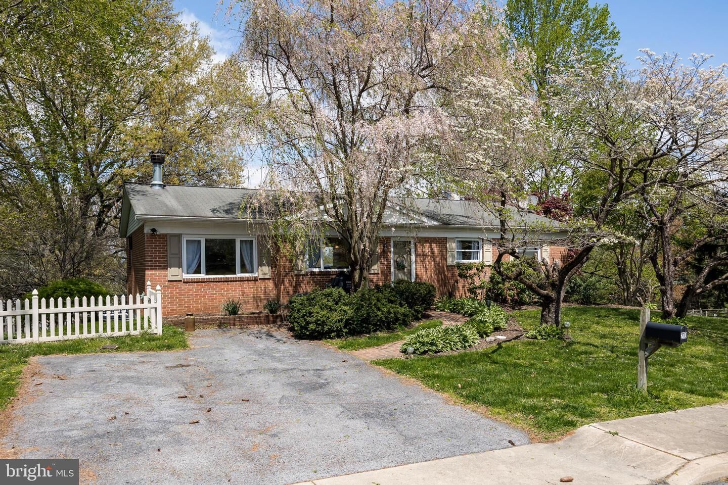 Property Photo:  210 Dallas Avenue  PA 17579 