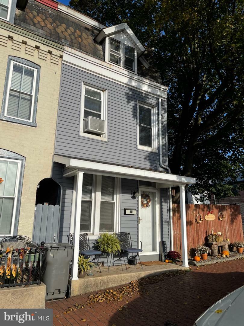 Property Photo:  119 Locust Street  PA 17512 