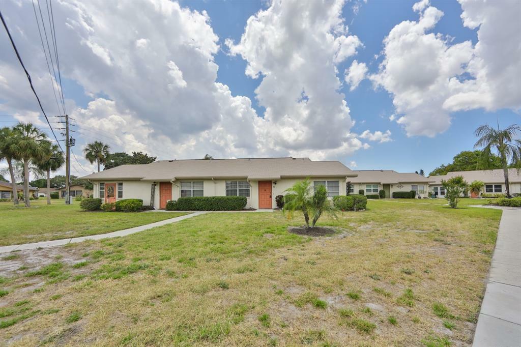 Property Photo:  1906 Canterbury Lane 4  FL 33573 