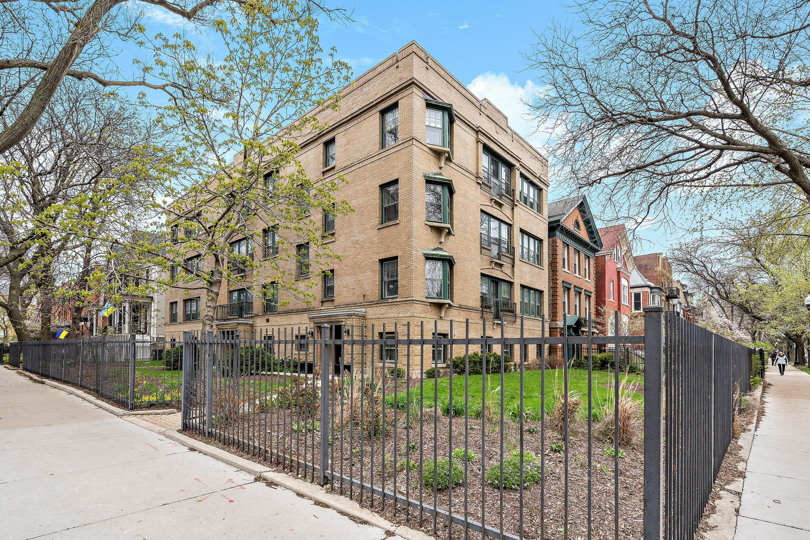 Property Photo: 2403 N Orchard Street 2 IL 60614