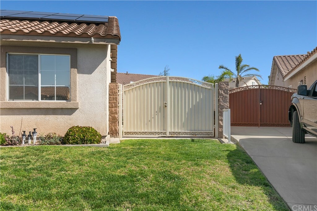 Property Photo:  15874 Mariposa Drive  CA 92336 