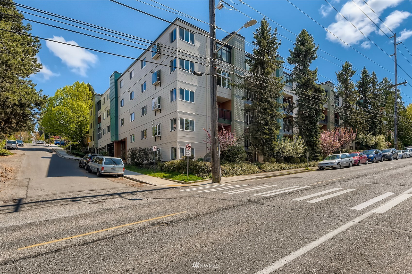 Property Photo:  9710 5th Avenue NE 202  WA 98115 