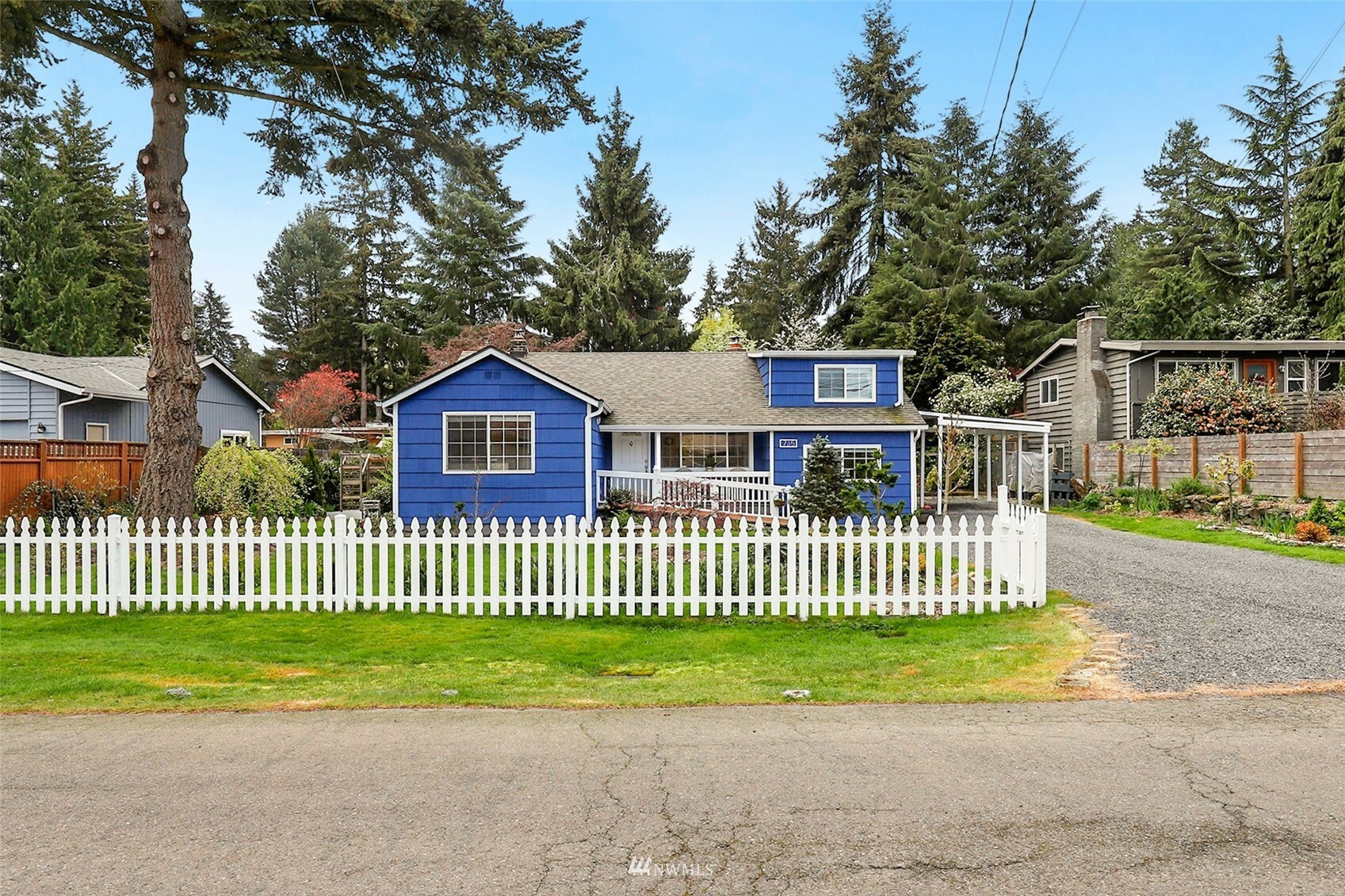 Property Photo:  735 N 202nd Street  WA 98133 