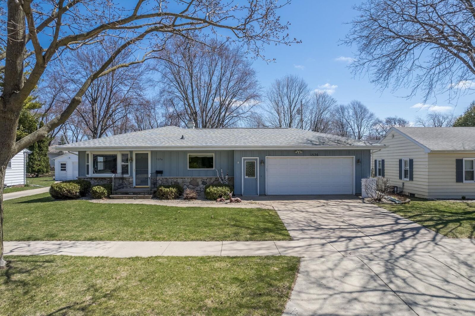 Property Photo:  1536 N Gillett Street  WI 54914 