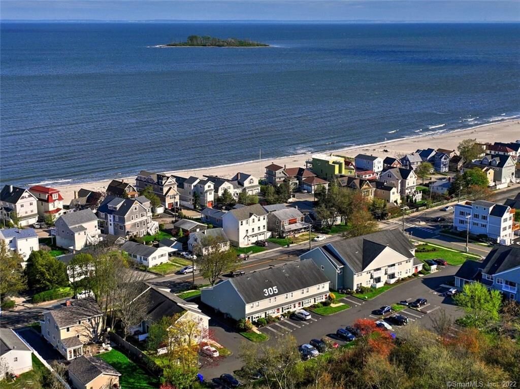 Property Photo: 305 Mariners Walk 305 CT 06460