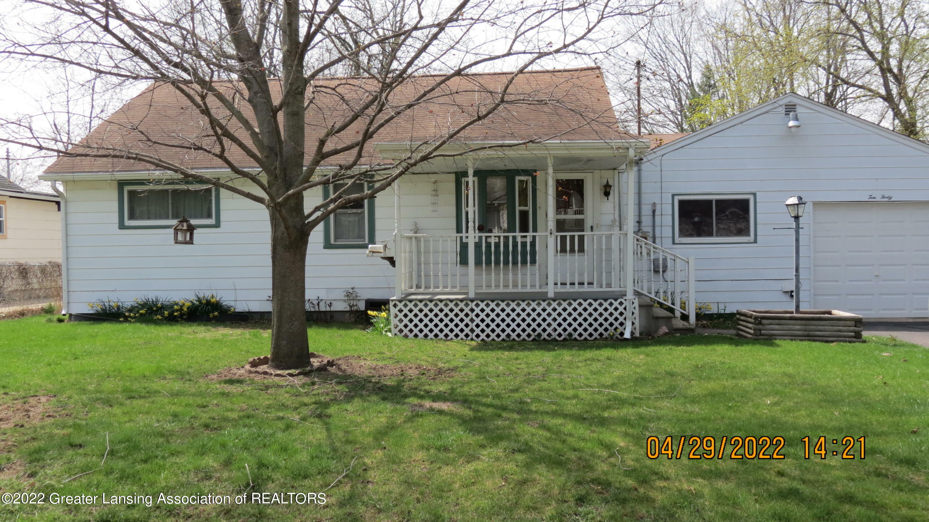 Property Photo:  1040 S Pearce Street  MI 48867 