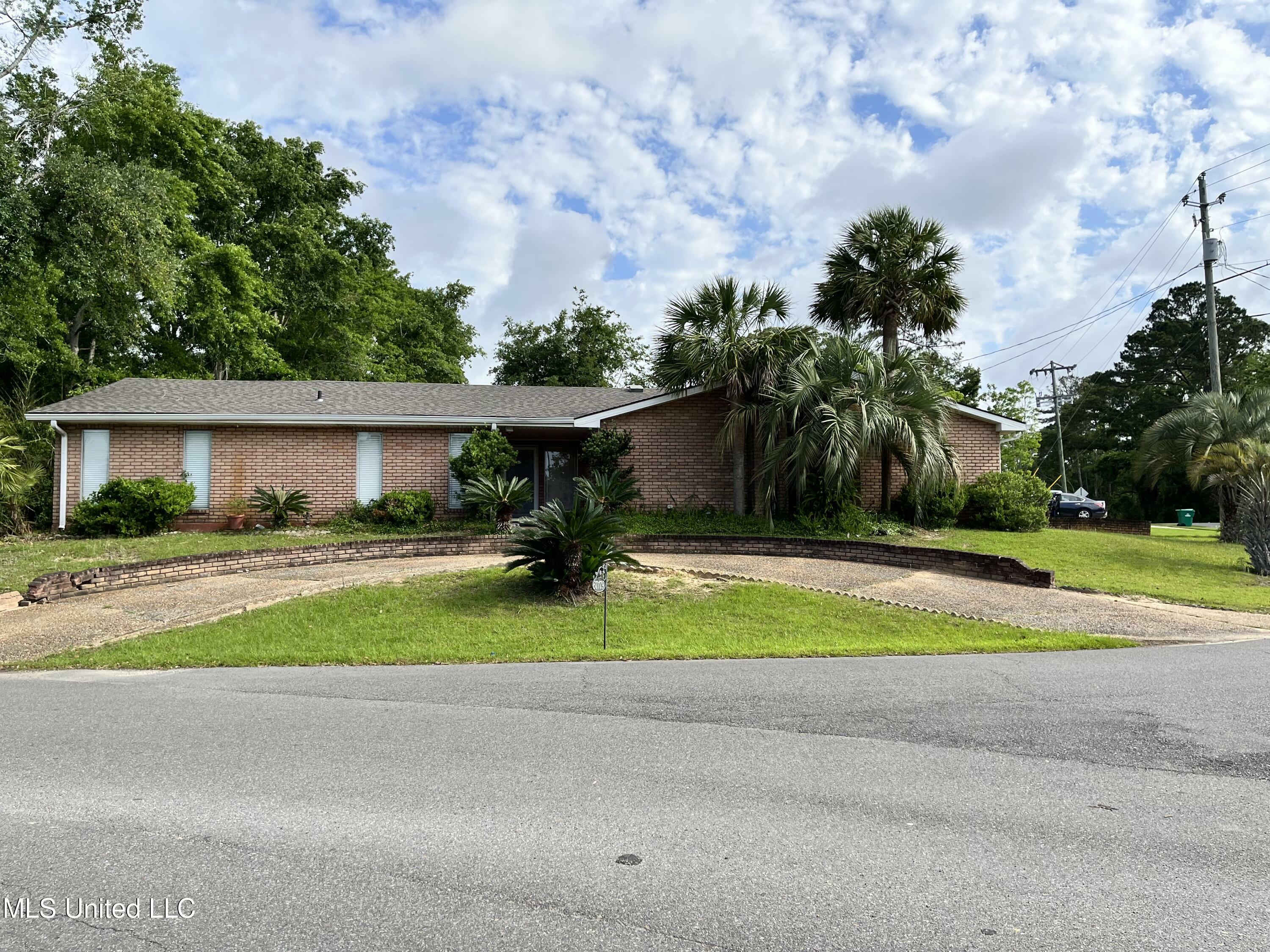 Property Photo: 67179 E Diamondhead Drive MS 39525