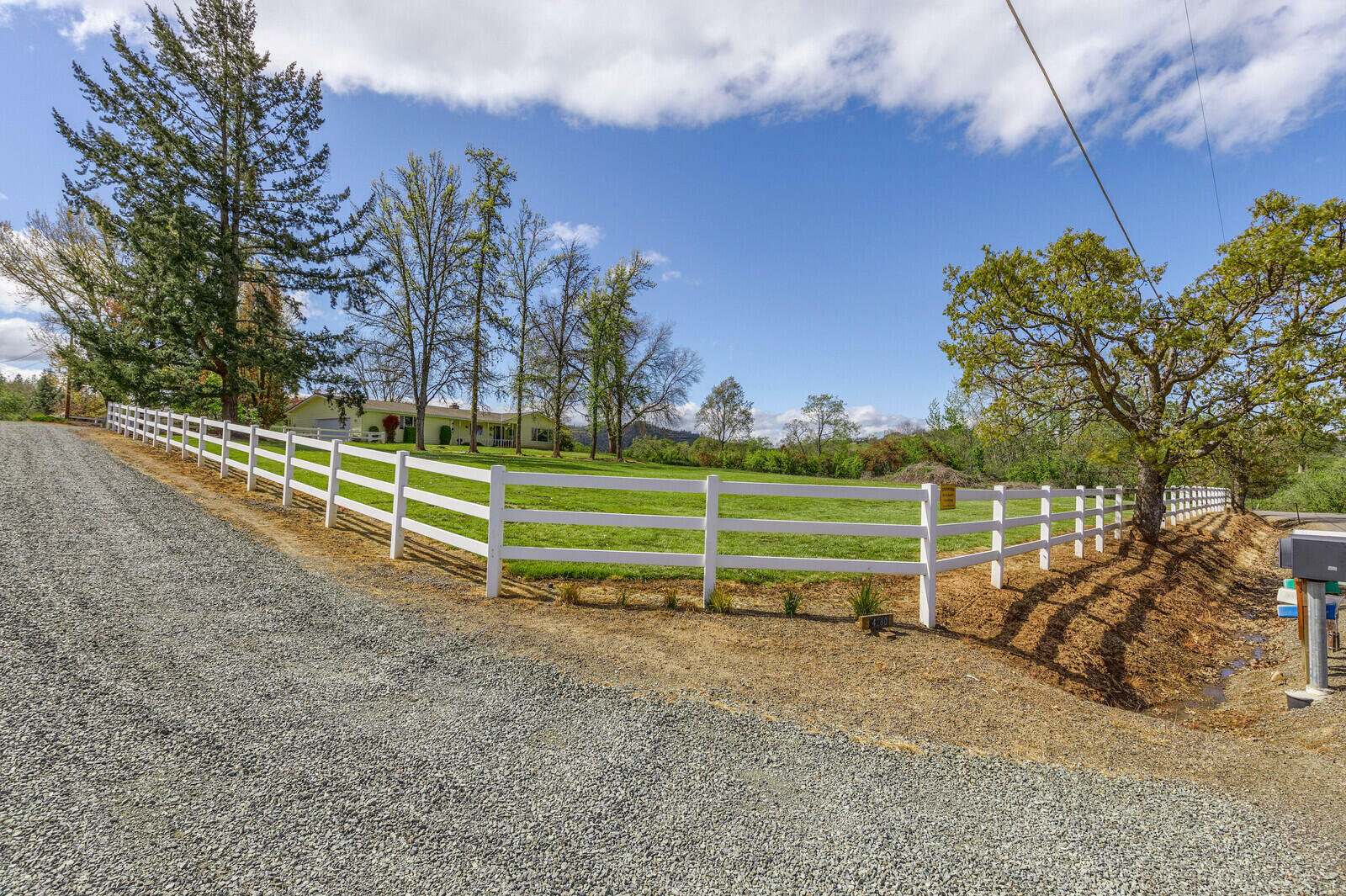 Property Photo:  4280 Dark Hollow Road  OR 97501 