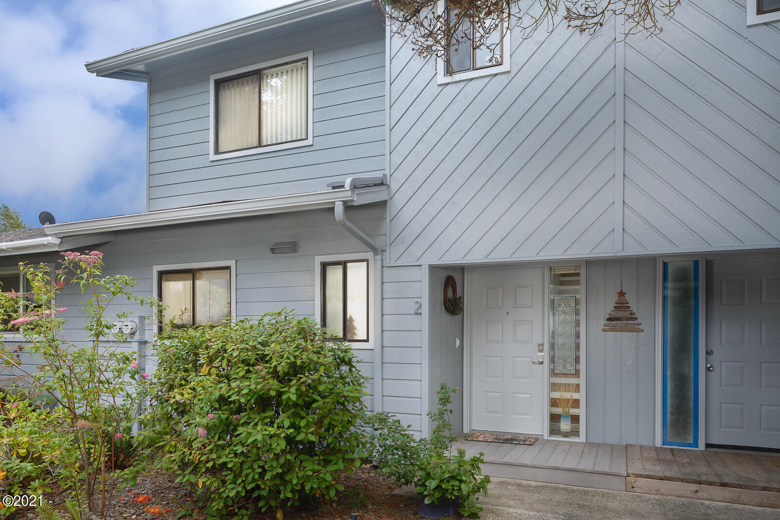 Property Photo: 125 SW Range Drive 2 OR 97394