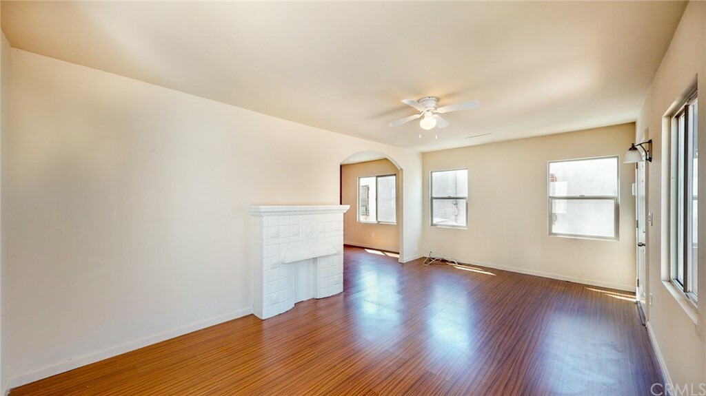 Property Photo:  1030 S Hobart Boulevard  CA 90006 