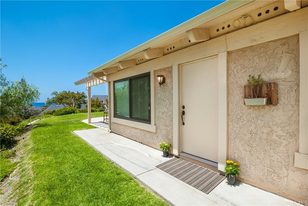 Property Photo:  331 Avenida Adobe  CA 92672 