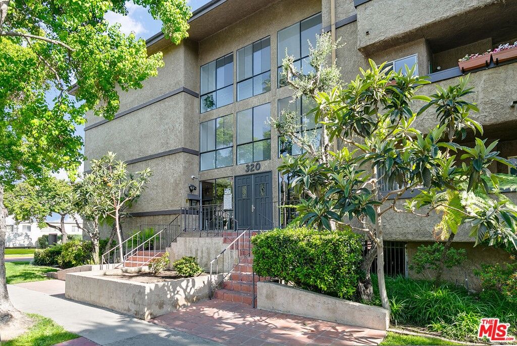 Property Photo:  320 E Stocker Street 112  CA 91207 