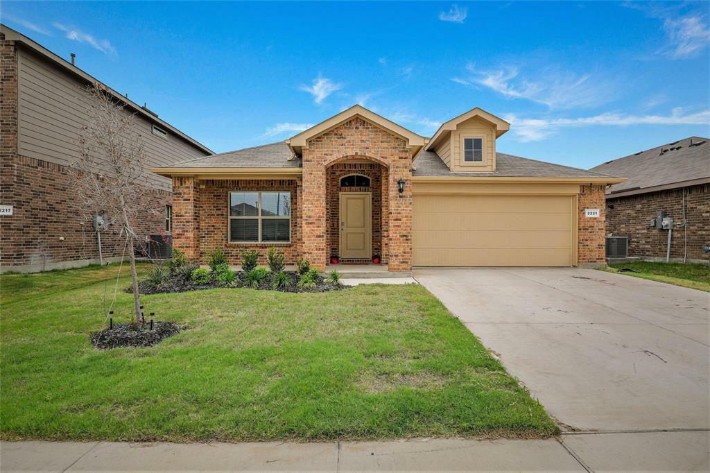 Photo de la propriété:  2221 Richburg Street  TX 76108 