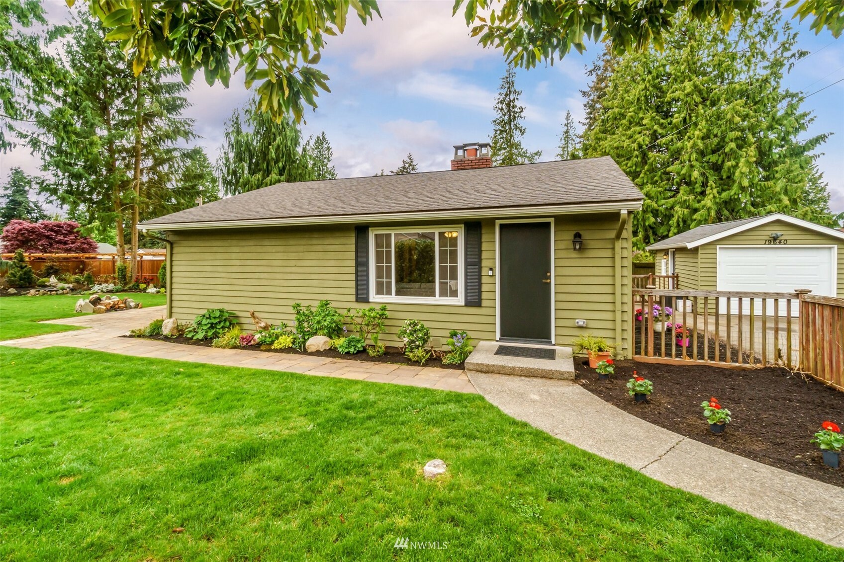 Property Photo: 19640 84th Avenue W WA 98026