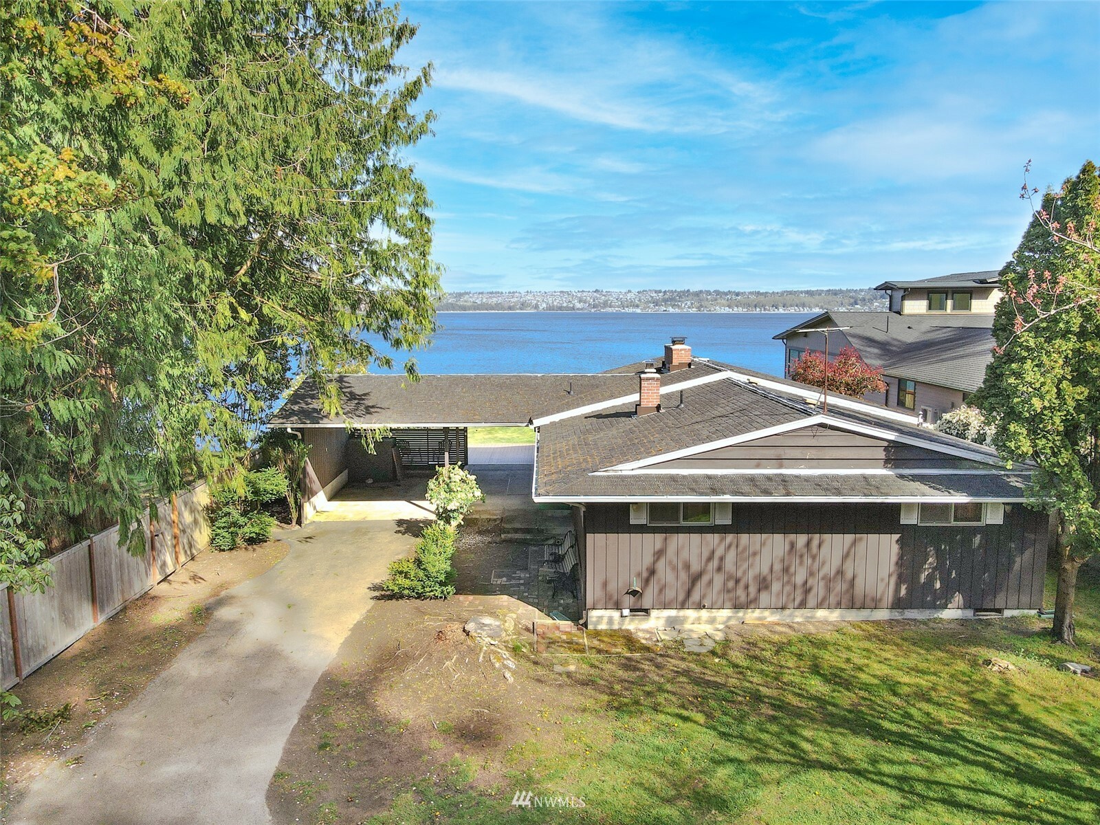 Property Photo:  833 11th Avenue  WA 98333 