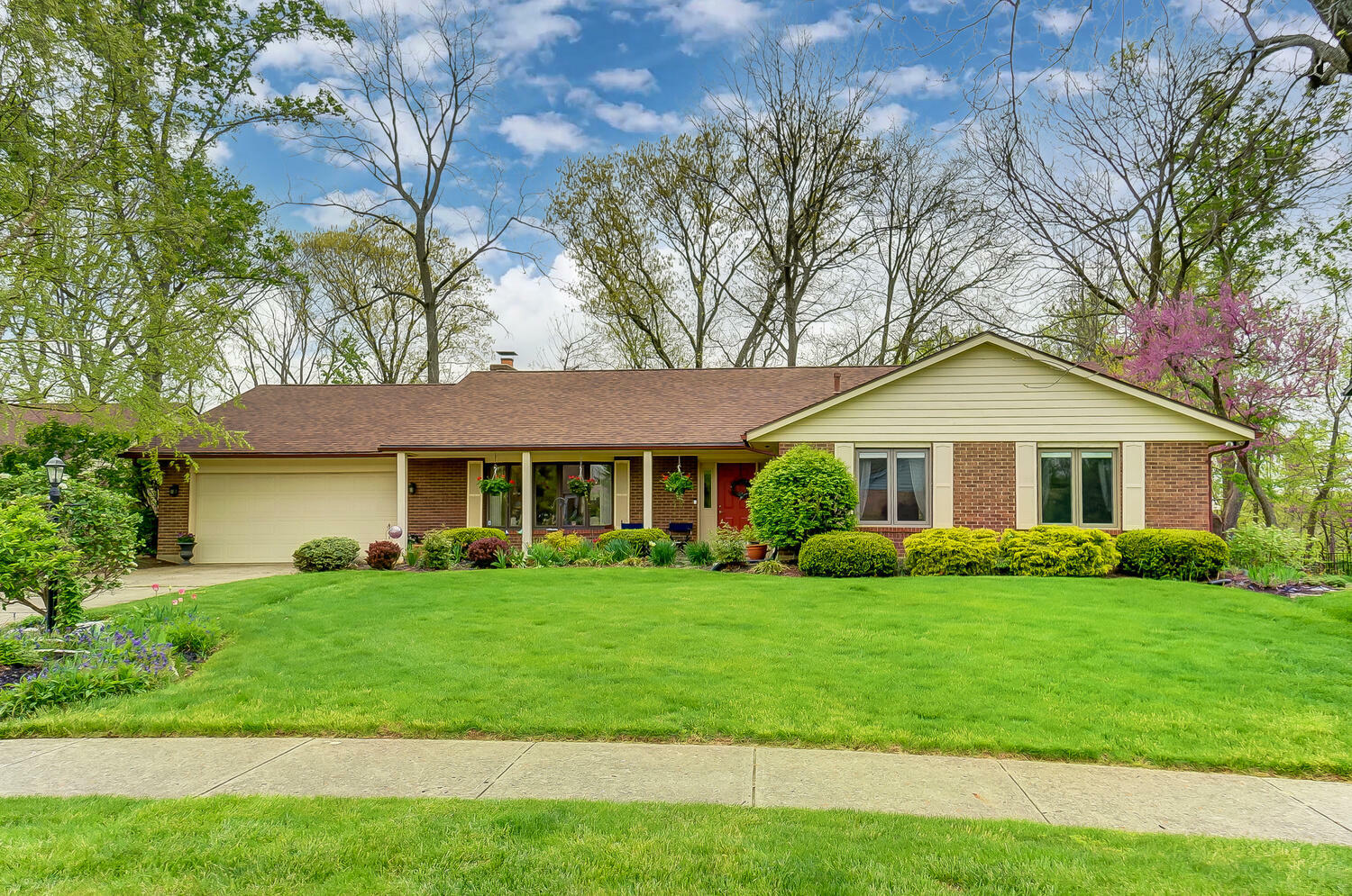 Property Photo: 291 E Stonequarry Road OH 45377