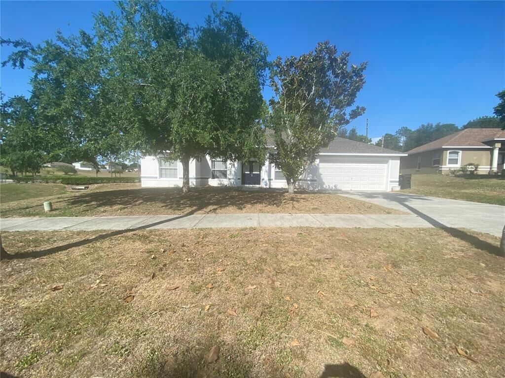 Property Photo: 1716 Silhouette Drive FL 34711