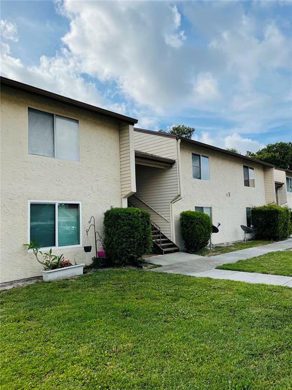 Property Photo: 2211 65th Avenue N FL 33702