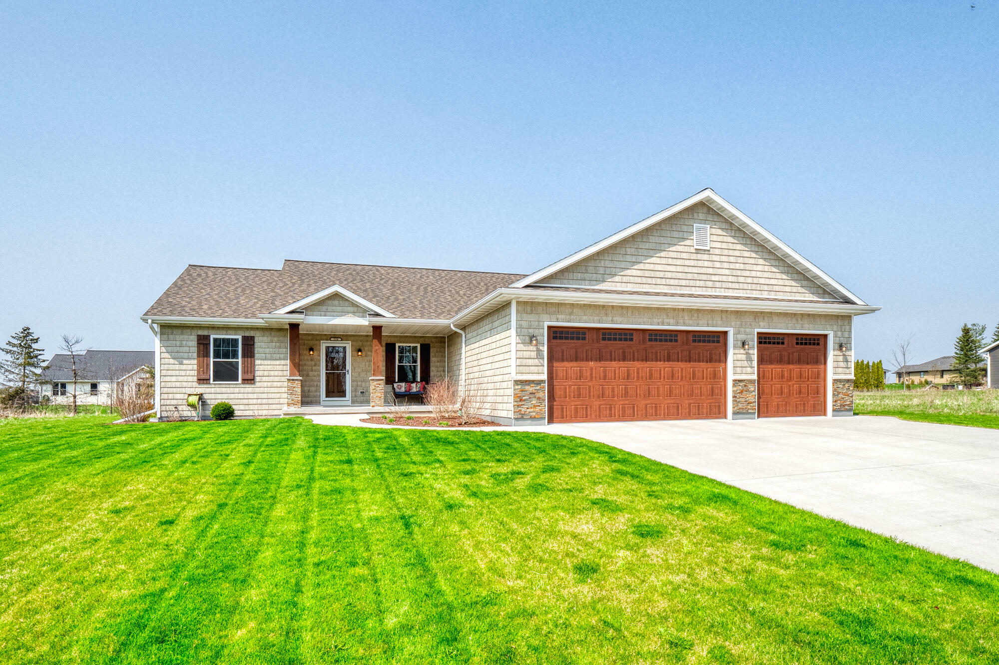 Property Photo:  534 Oriole Ln  WI 53083 