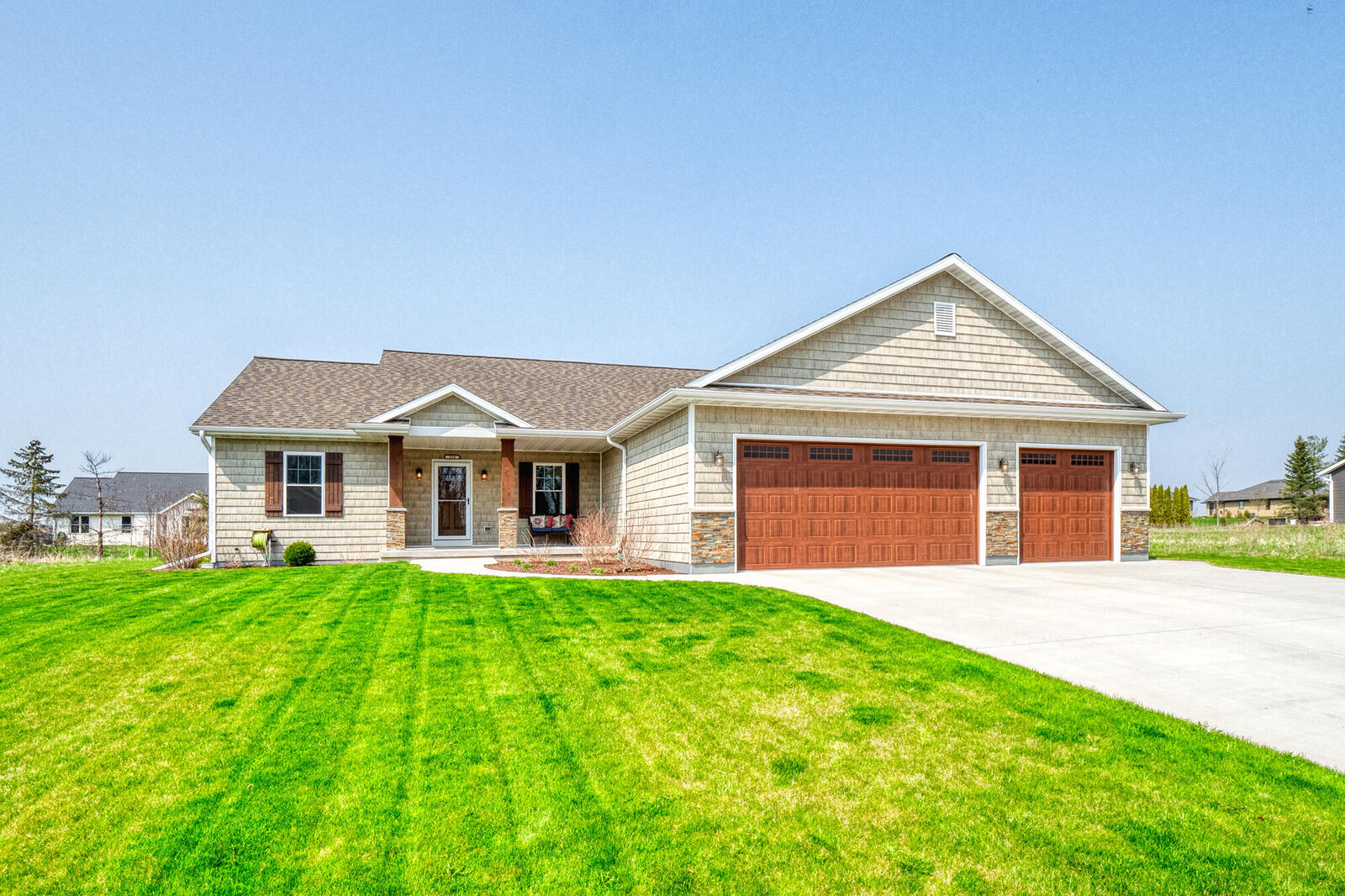 Property Photo: 534 Oriole Ln WI 53083