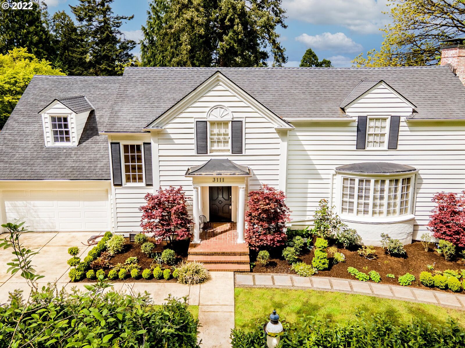 Property Photo:  3111 SW Talbot Rd  OR 97201 