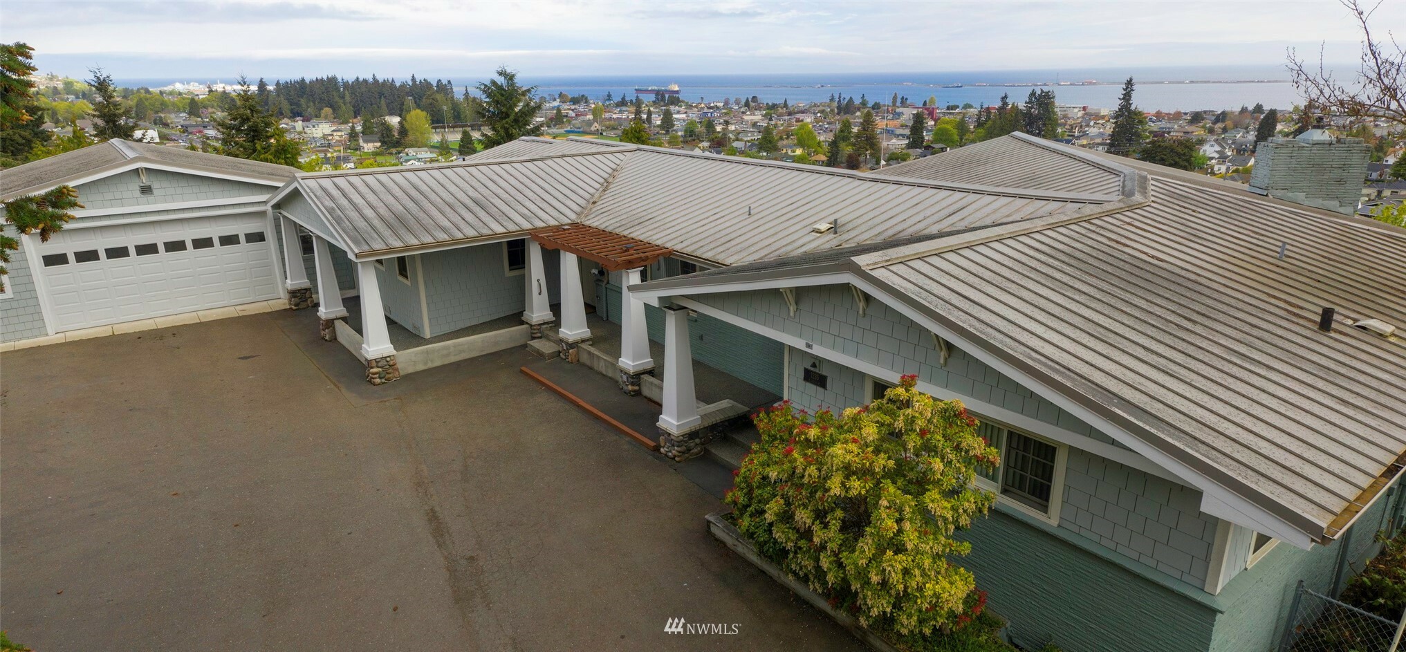 Property Photo:  1235 E Sixth Street  WA 98362 