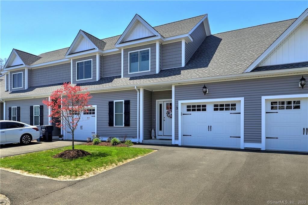 Property Photo: 3 South Lakeside Drive 3 CT 06477