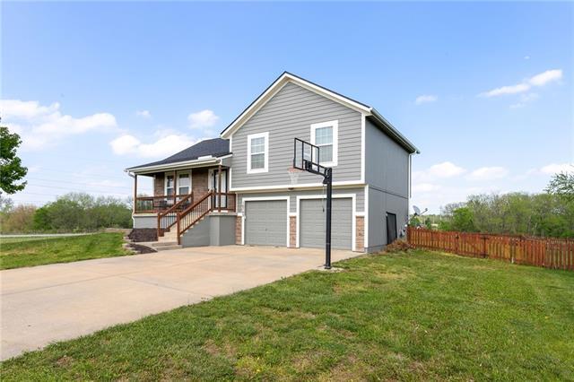 Property Photo: 16705 Pratt Street KS 66030