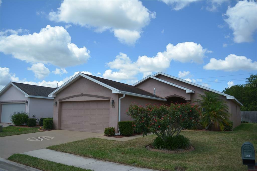 Property Photo:  352 Lake Suzanne Drive  FL 33859 