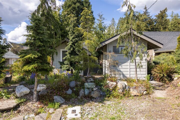 Property Photo: 1029 E Orange WA 98233
