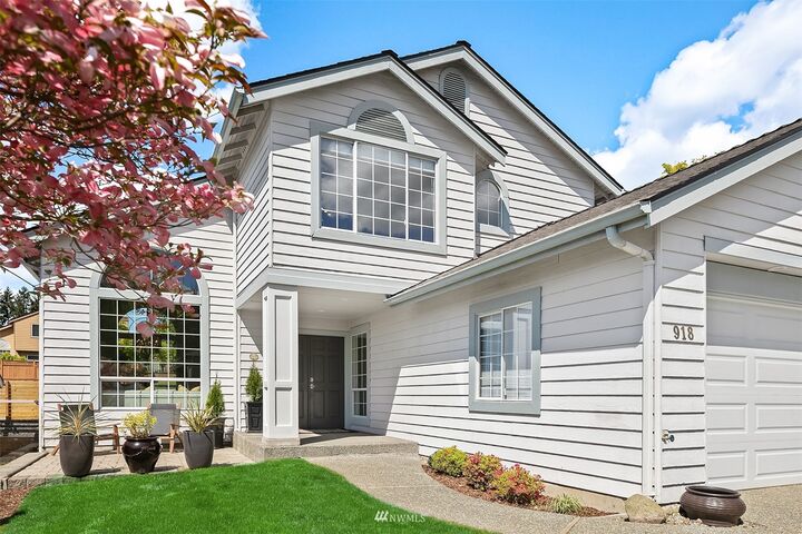 Property Photo:  918 S 32nd Street  WA 98055 